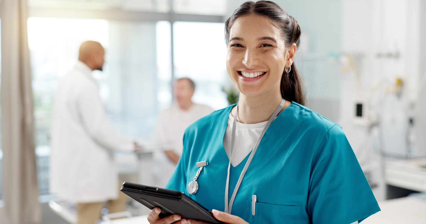 infusion-nurse-holding-tablet-in-clinic